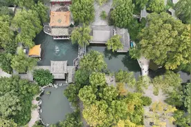 航拍济南趵突泉公园和泉城广场视频封面