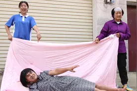 老妈为了能玩游戏，竟然主动干活干了一整天，没想是蓉儿的套路视频封面