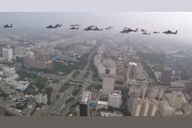 难得一见！空中梯队视角来了，80秒“飞阅”长安街视频封面