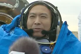 费俊龙安全顺利出舱：神舟十五号乘组圆满完成在轨所有工作和任务视频封面