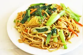 油菜鸡蛋炒面最简单的做法，营养健康又美味，我家一周至少吃5次