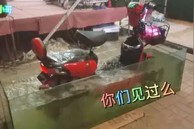 你们见过电动车，全部泡在水里还能骑的么