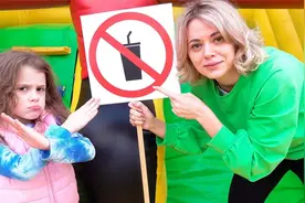 外国小女孩要出去运动，妈妈告诉她运动时的要注意哪些事情视频封面