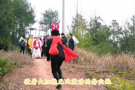 土家小伙娶新娘，传统披红戴花，把新娘接进家门的一刻激动飞起来视频封面