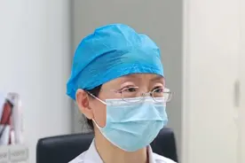 宝宝加辅食，4个月还是6个月？医生说具备这3个条件就可以了视频封面