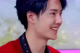 王一博现场即兴扮演，化身小女人强势撒娇，肖战都差点吓着视频封面