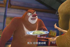 熊出没：光头强生病后像个小孩，熊大熊二轮流当妈，难伺候！