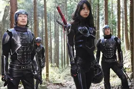 日本女忍者大战异形！这操作连铁血战士都直呼内行，连夜拜师！视频封面