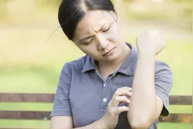 手臂出现麻木时，务必要小心！要警惕是这2种疾病在“冒头”视频封面