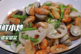 二两河虾配上鲜芦笋、莲藕和草菇、这样一盘小炒能不鲜吗视频封面