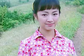 女人抱着孩子躲在角落，5年后终于见到了前男友视频封面