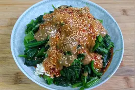 娟子自制麻酱拌菠菜，做法简单，营养又补钙，大人孩子都喜欢视频封面