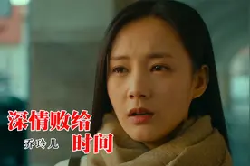 2021虐心歌曲《深情败给时间》，伤感的歌声让人心疼，实在太好听
