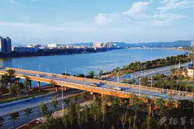 赣州唯一的百万人口大县，贡江河畔城市建设热火朝天，景色美如画视频封面