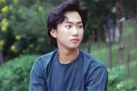 黄家驹被日本主持抓住跌落舞台！当场死亡，为何主持人只是轻伤？视频封面