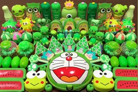 用各种绿色系的玩具泥，搭配哆啦A梦西瓜片，制成的无硼砂超解压