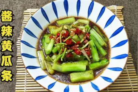 小猫教你制作酱辣黄瓜条，做法简单，清脆爽口，拌饭下酒菜都不错