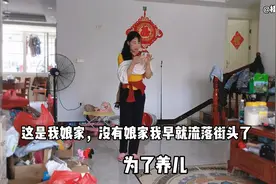桂林一位90后单亲妈妈为养儿，背着孩子工作，背后的心酸瞬间破防视频封面