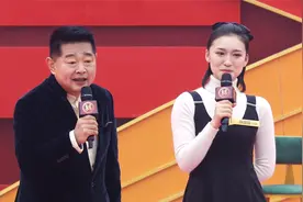 央视综艺《喜上加喜》：第一次见，姑娘蹲地上婆婆就给她买黄金？视频封面