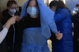 誓言不迟到！新婚护士奔赴前线，举行抗疫战场上的“婚礼”视频封面