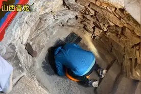 五台山有一处神奇的寺院，寺内有一古泉，据说泉中可以照到前世。视频封面