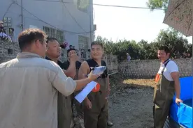老三参加大表哥摸鱼比赛，第一场居然是这样结果，场面真是刺激视频封面
