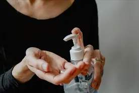 脚气是排毒口？治好脚气会得大病？