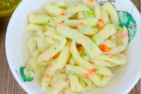 1个土豆加上胡萝卜，打入1个鸡蛋出锅香喷了，促进消化，润肠通便视频封面
