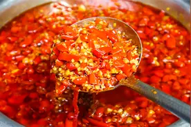 剁椒鱼头好吃剁椒酱是关键，教你秘制配方，又香又辣，放一年不坏