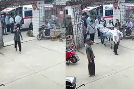 爸爸被救护车送回家，妈妈崩溃背过身默默抹泪，一举动令人心疼视频封面