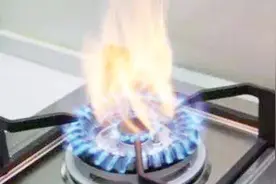 燃气灶火力小、红火焰，问题一般出在这，修复的方法很简单视频封面