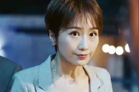 《大人物》赵泰为啥能看上女经理？看她生活照才懂，眼光太毒辣！视频封面