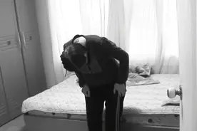 这种病会让人一直低着头无法抬起视频封面