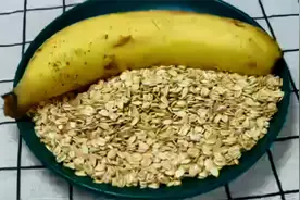 香蕉加燕麦这样吃，让你7天瘦8斤，大肚腩不见了，越吃越苗条