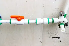 墙里的水管一直流水，没办法热熔怎么办？教你一招，快速安装水管视频封面