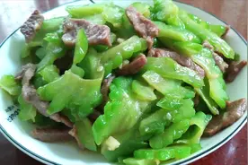 苦瓜炒瘦肉，做法简单，好吃不苦视频封面