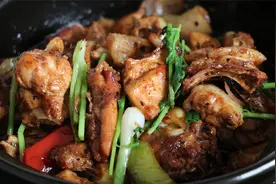 豆豉啫啫鸡的家庭做法，鸡肉滑嫩鲜香，锅气十足，太好吃了视频封面