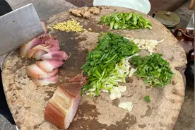 杰哥私房菜——今天做个红油菜炒腊肉，再凉拌个萝卜丝，下饭得很视频封面