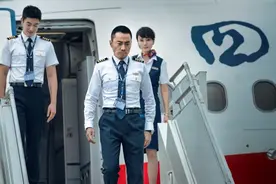 《中国机长》幕后故事：根据真实事件改编，实际情况比电影更危险视频封面