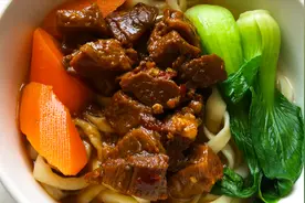 大厨教你做正宗川味红烧牛肉面，面条筋道牛肉软烂，回味无穷视频封面