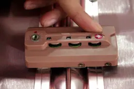 行李箱密码忘了别着急，教你一招，只需30秒轻松打开，简单不费劲