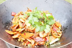 重庆大厨教你做干锅虾，年夜饭摆起，再来二两老酒，待客特有面子