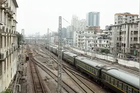 京广铁路韶关东站：十堰-广州K641次进韶关东站3站台视频封面