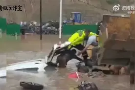 “求你了，不要动！”义无反顾冲上去的陌生人，谢谢你！视频封面