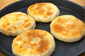 冬天多吃胡萝卜，加一把粉条做馅饼，筷子搅一搅，馅香皮软不油腻视频封面