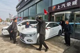 荣威i5最近卖的比帝豪还快，自动挡配置还高6.8万，性价比真是高视频封面