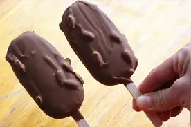 自制脆皮雪糕，咬一口嘎嘣脆，比外面买的好吃10倍