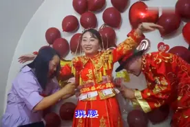 陕西农村一姑娘出嫁，腰缠万贯，很多习俗搞不懂视频封面