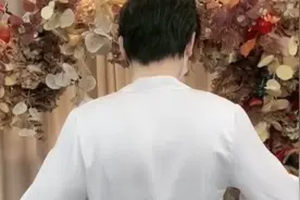 男模特直播间穿女性内衣？商家：凭本事吃饭