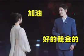 肖战悄悄捏杨紫的脸，看到杨紫的表情，网友直喊：甜美了！视频封面